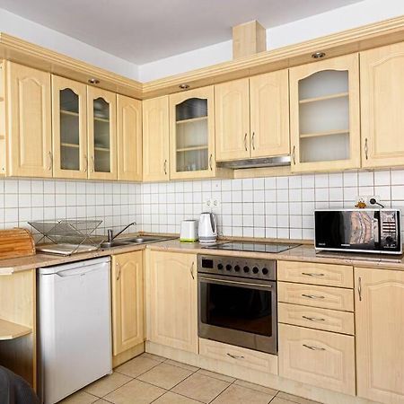 Lovely Apartment In City Centre For 4 Guests Budapest Bagian luar foto