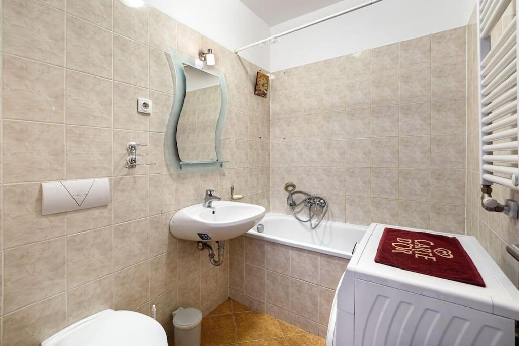 Lovely Apartment In City Centre For 4 Guests Budapest Bagian luar foto